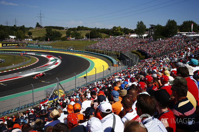 Sebastian Vettel, Ferrari SF70H, lidera a Kimi Raikkonen, Ferrari SF70H