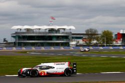 #2 Porsche Team Porsche 919 Hybrid: Timo Bernhard, Earl Bamber, Brendon Hartley