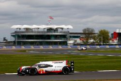 #2 Porsche Team Porsche 919 Hybrid: Timo Bernhard, Earl Bamber, Brendon Hartley