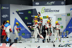 Podium LMP2: Racewinnaars #38 DC Racing Oreca 07 Gibson: Ho-Pin Tung, Oliver Jarvis, Thomas Laurent,