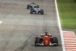 Sebastian Vettel, Ferrari SF70H, Valtteri Bottas, Mercedes F1 W08, Lewis Hamilton, Mercedes F1 W08