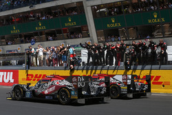 Checkered flag for #37 DC Racing Oreca 07 Gibson: David Cheng, Alex Brundle, Tristan Gommendy and #38 Jackie Chan DC Racing ORECA 07-Gibson: Ho-Pin Tung, Thomas Laurent, Oliver Jarvis