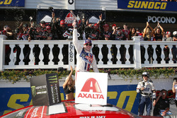 Race winner Ryan Blaney, Wood Brothers Racing Ford