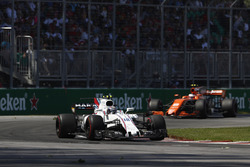 Lance Stroll, Williams FW40, Stoffel Vandoorne, McLaren MCL32