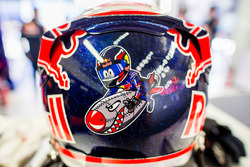 Daniil Kvyat, Toro Rosso helmet detail