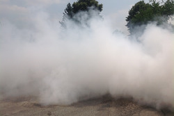 Valtteri Bottas si esibisce in un burn out sulla Mercedes C63 AMG