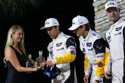 Podium GTLM : les vainqueurs Antonio Garcia, Jan Magnussen, Mike Rockenfeller, Corvette Racing