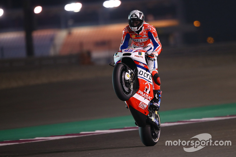 Aksi wheelie dari Scott Redding