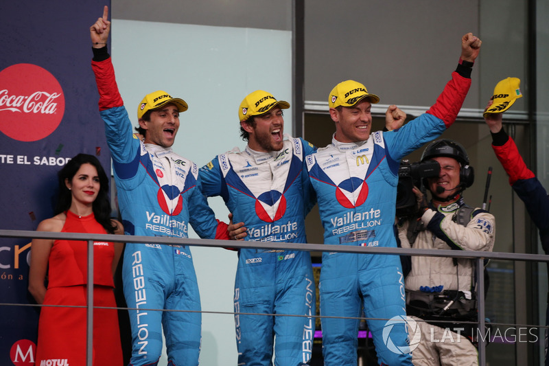 Podium P2: #31 Vaillante Rebellion Racing Oreca 07 Gibson: Julien Canal, Bruno Senna, Nicolas Prost