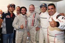 Carlos Sainz Jr., Scuderia Toro Rosso, F1 Experiences 2-Seater passenger Kit Harington, Actor, Keith Bruce and Zsolt Baumgartner, F1 Experiences 2-Seater driver