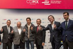 (Izq a der) Horacio de la Vega, director de Indeporte, José Abed, Vicepresidente FIA México,Esteban Gutiérrez y Alejandro Agag, CEO Fórmula E