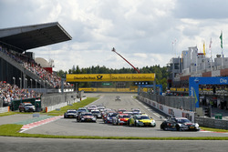 Старт, лидирует Рене Раст, Audi Sport Team Rosberg, Audi RS 5 DTM