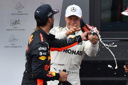 Podium: race winner Valtteri Bottas, Mercedes AMG F1, third place Daniel Ricciardo, Red Bull Racing
