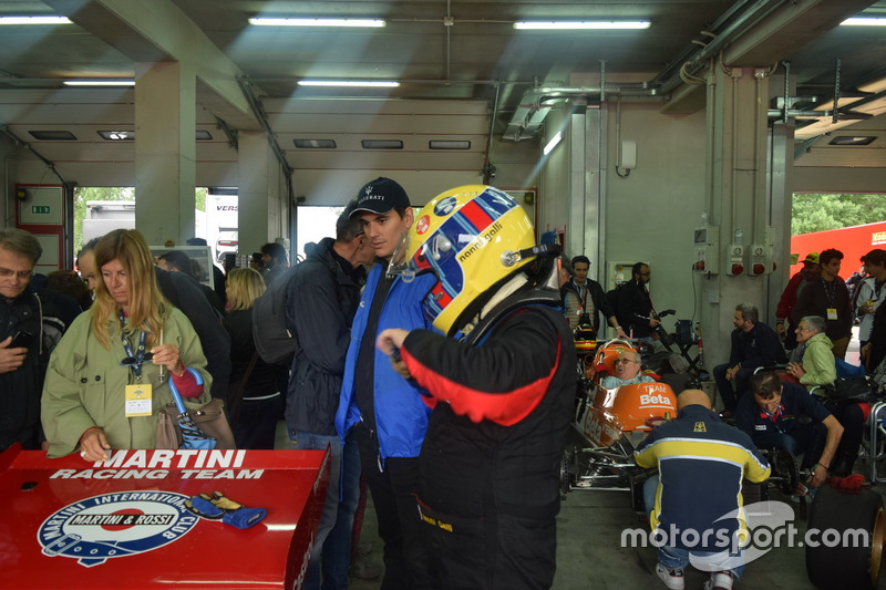 Atmosfera nei box di Imola