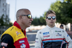 Tom Coronel, Roal Motorsport, Chevrolet RML Cruze TC1, Yann Ehrlacher, RC Motorsport, Lada Vesta
