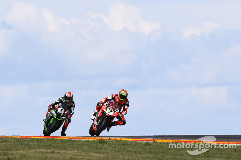 Chaz Davies, Ducati Team; Jonathan Rea, Kawasaki Racing