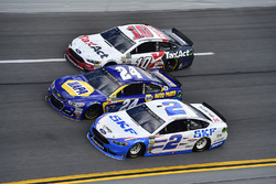 Brad Keselowski, Team Penske Ford, Danica Patrick, Stewart-Haas Racing Ford, Chase Elliott, Hendrick Motorsports Chevrolet