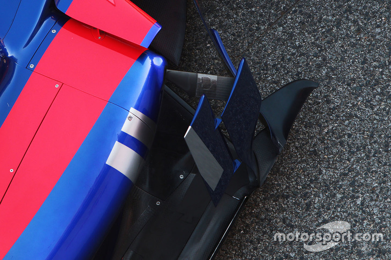Scuderia Toro Rosso STR12 sidepod detail