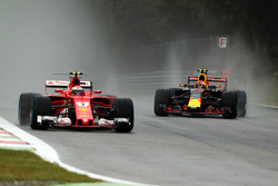 Max Verstappen, Red Bull Racing RB13 and Kimi Raikkonen, Ferrari SF70H