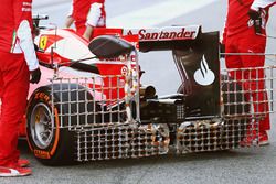 Kimi Raikkonen, Ferrari SF16-H, in pista con i sensori per i rilievi aerodinamici
