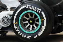 Mercedes AMG F1 W07 Hybrid wheel detail