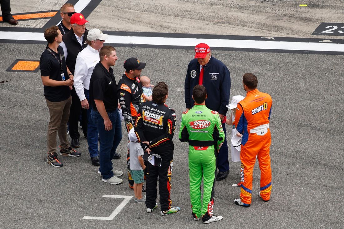Prezydent USA Donald Trump wita kierowców Nascar Cup