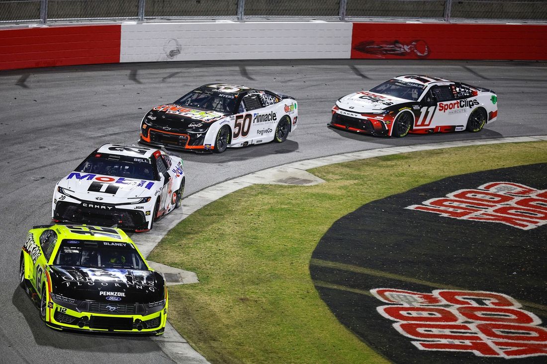 Ryan Blaney, Team Penske Ford, Christopher Bell, Joe Gibbs Racing Toyota
