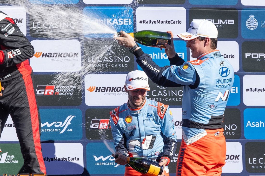 Podium: trzecie miejsce Adrien Fourmaux, Alexandre Coria, Hyundai World Rally Team Hyundai i20 N Rally1