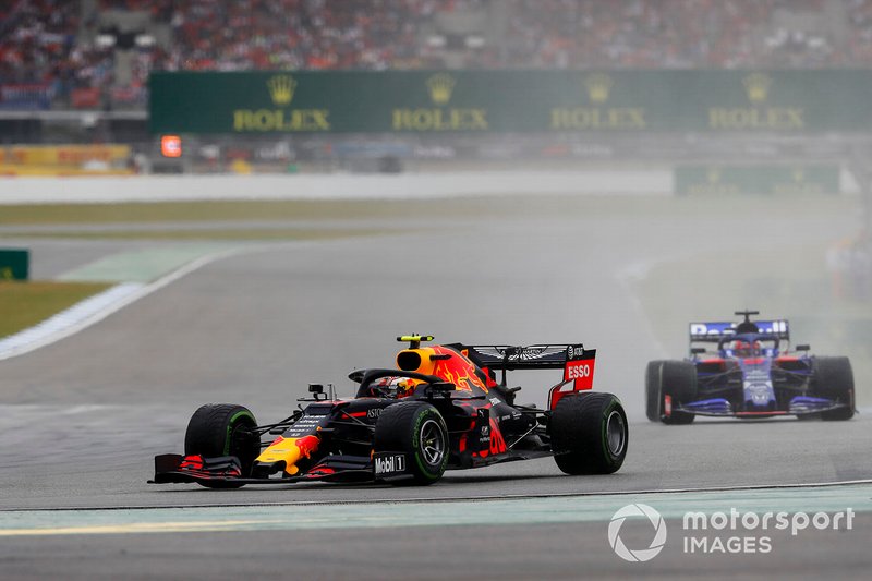 Pierre Gasly, Red Bull Racing RB15, lidera Daniil Kvyat, Toro Rosso STR14