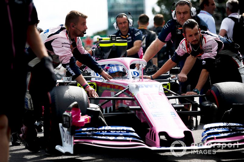 Lance Stroll, Racing Point RP19 viene portata sulla griglia dai meccanici