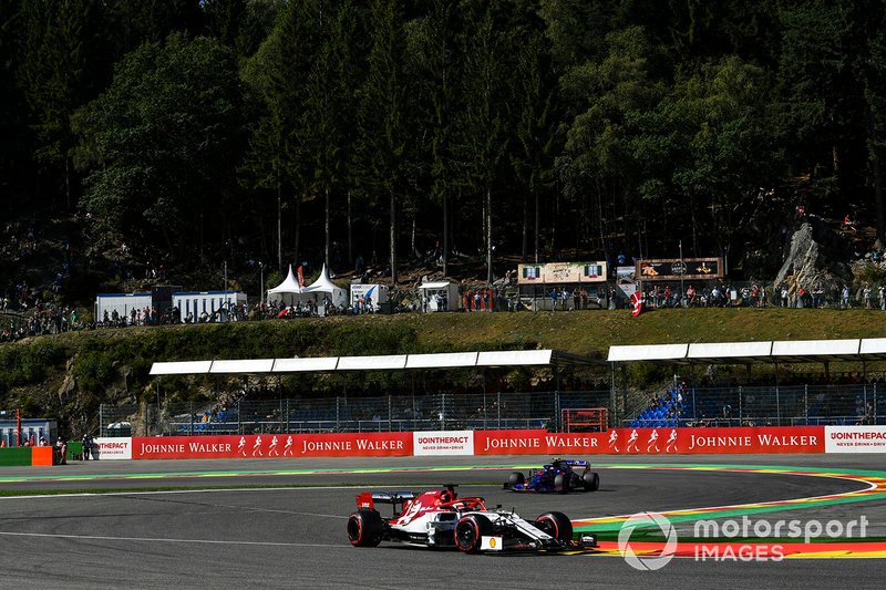 Kimi Raikkonen, Alfa Romeo Racing C38, Pierre Gasly, Toro Rosso STR14
