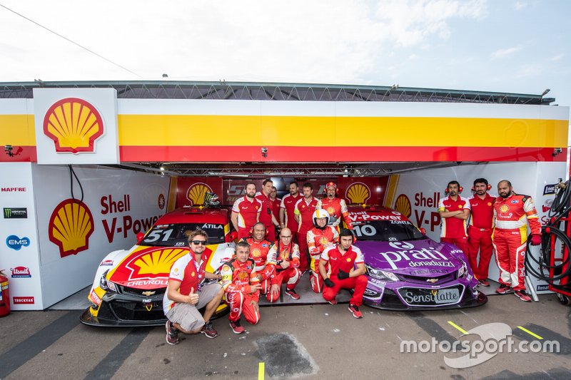 Transplante de capôs dos carros Shell e Prati Donaduzzi na etapa do Velopark