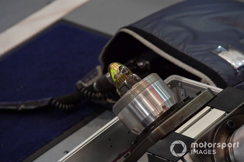 Red Bull Racing tyre practice wheel hub