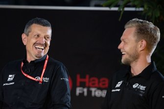 Guenther Steiner, takım patronu, Haas F1 ve Kevin Magnussen, Haas F1