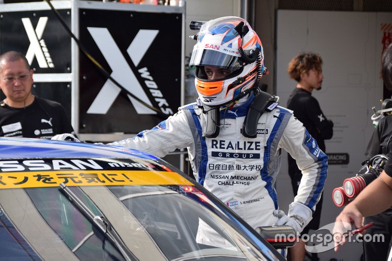サッシャ・フェネストラズ(#56 リアライズ 日産自動車大学校 GT-R)