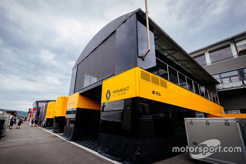 Motorhome Renault F1 Team