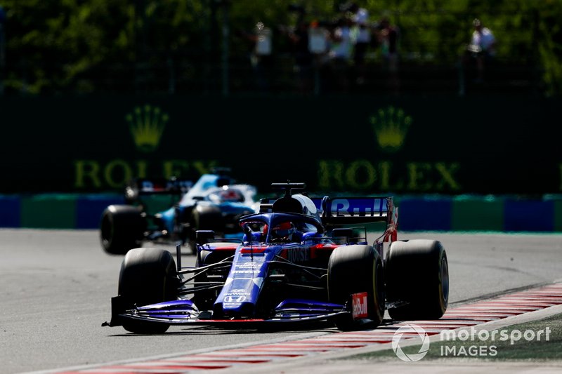 Daniil Kvyat, Toro Rosso STR14, George Russell, Williams Racing FW42
