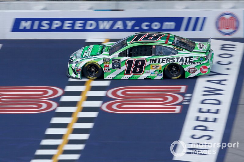 Kyle Busch, Joe Gibbs Racing, Toyota Camry Interstate Batteries
