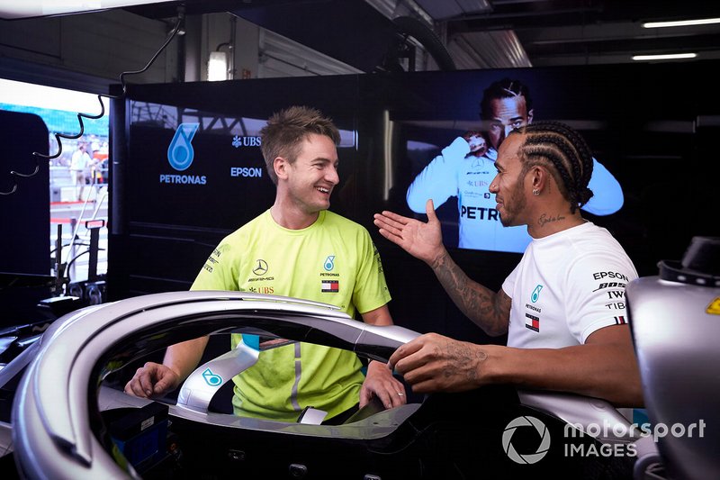 Lewis Hamilton, Mercedes AMG F1, 1st position, celebrates with his team