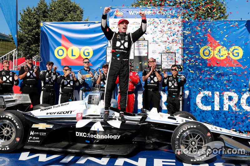 Race Winner Simon Pagenaud, Team Penske Chevrolet