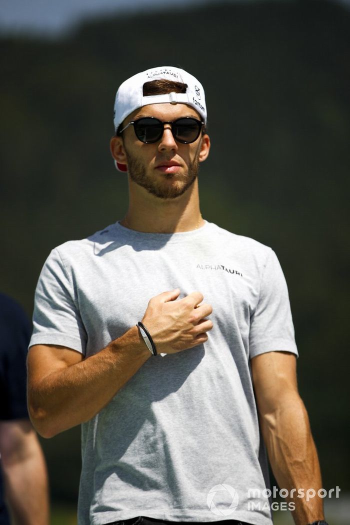 Pierre Gasly, AlphaTauri, recorre la pista del GP de Estiria