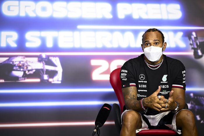 Lewis Hamilton, Mercedes en la conferencia de prensa