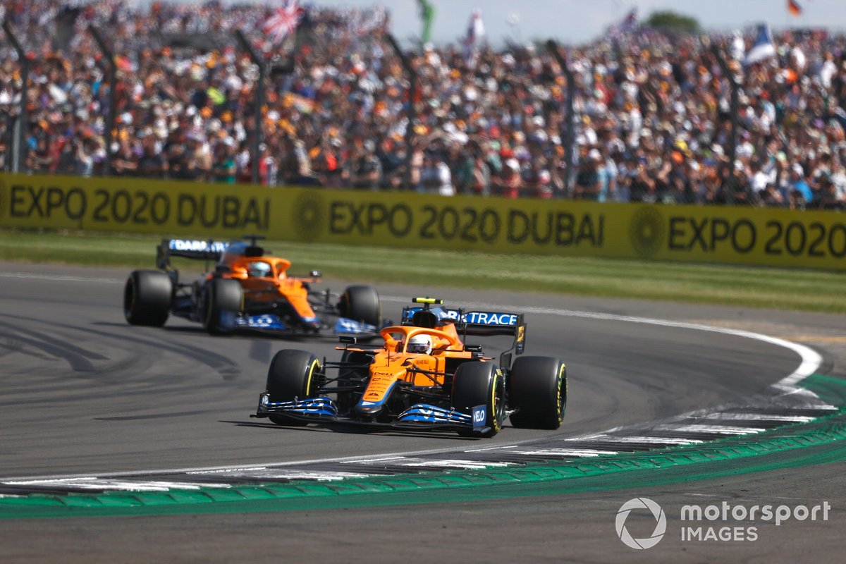 Lando Norris, McLaren MCL35M, Daniel Ricciardo, McLaren MCL35M