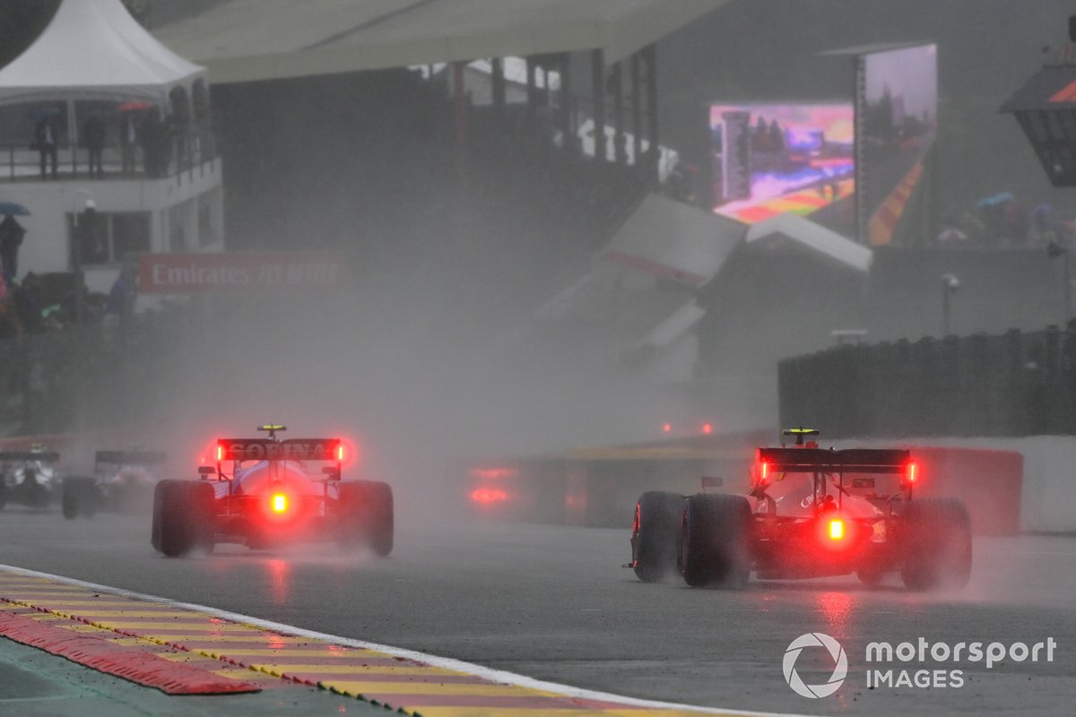 Nicholas Latifi, Williams FW43B, Carlos Sainz Jr., Ferrari SF21