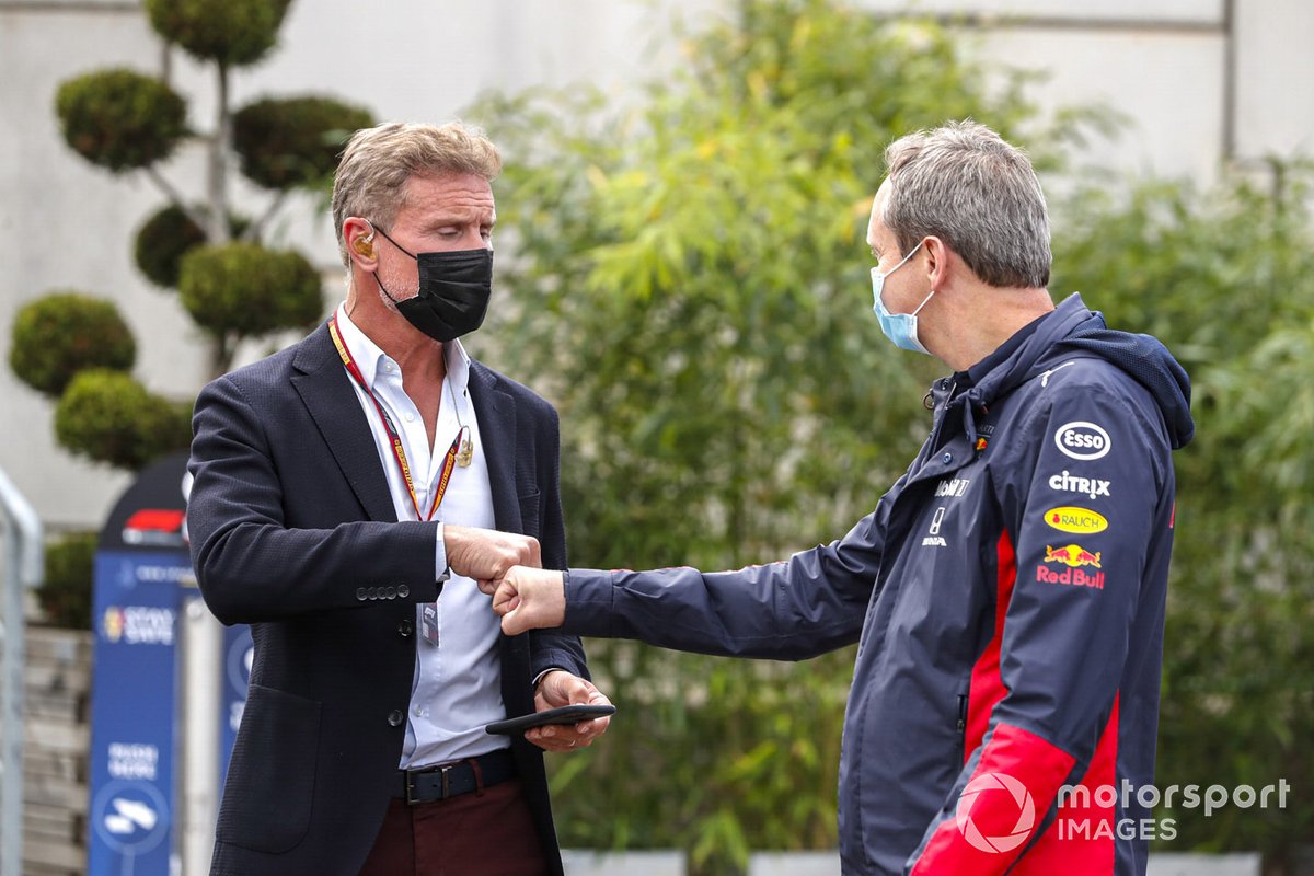 El presentador David Coulthard con Jonathan Wheatley, Director de Equipo, Red Bull Racing