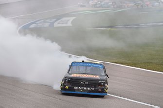 Race winner Brett Moffitt, GMS Racing, Chevrolet Silverado
