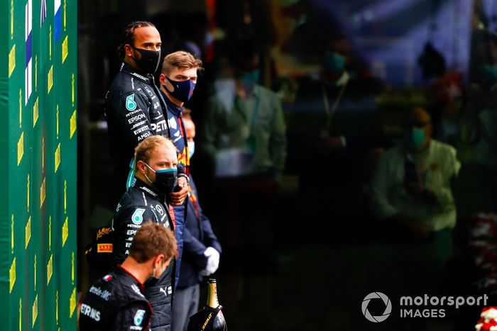 Podio: Lewis Hamilton, Valtteri Bottas, Max Verstappen