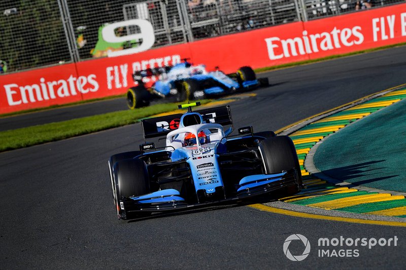 Robert Kubica, Williams FW42, leads George Russell, Williams Racing FW42
