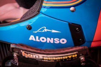 Gros plan sur le casque de Fernando Alonso, 301# Toyota Gazoo Racing Toyota Hilux