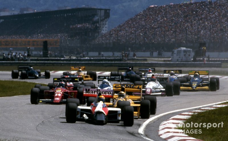 Péssimo GP de Senna: Depois de sair da pole, Senna se tocou com Patrese e Berger na 1ª curva e perdeu a asa dianteira. Depois de ir para os pits, ele fez uma prova ruim, terminando em 11º, 2 voltas atrás.